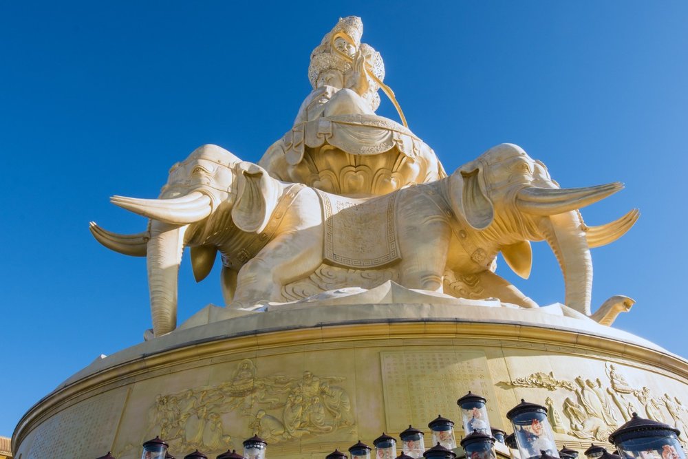 Chùa Vạn Niên - Ngôi Chùa Cổ Nổi Tiếng Giữa Núi Rừng