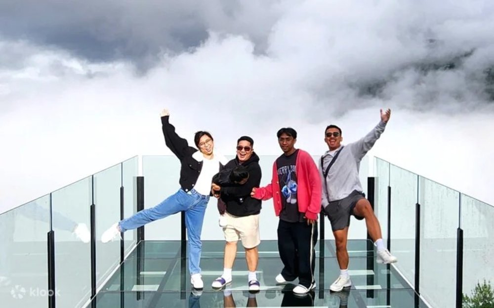 Glass and Kingdoms Tour in Baguio