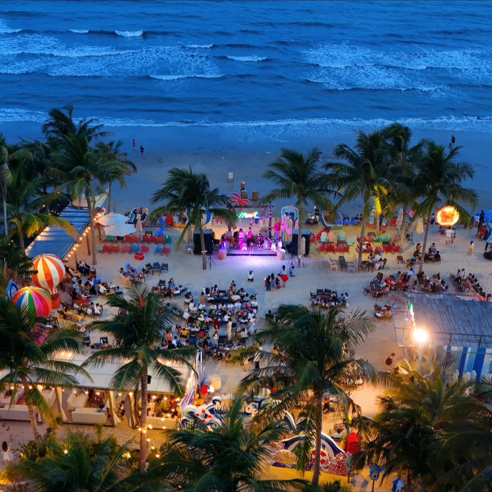 Cắm Trại Trên Bãi Biển Và Tận Hưởng Âm Nhạc Với DJ Chuyên Nghiệp