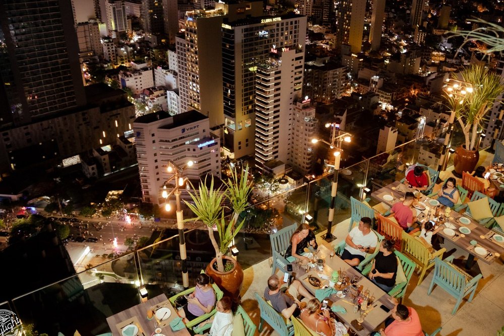 19h00 - 22h00: Khám Phá Bản Đồ Ăn Tối “Vi Diệu” Của Nha Trang