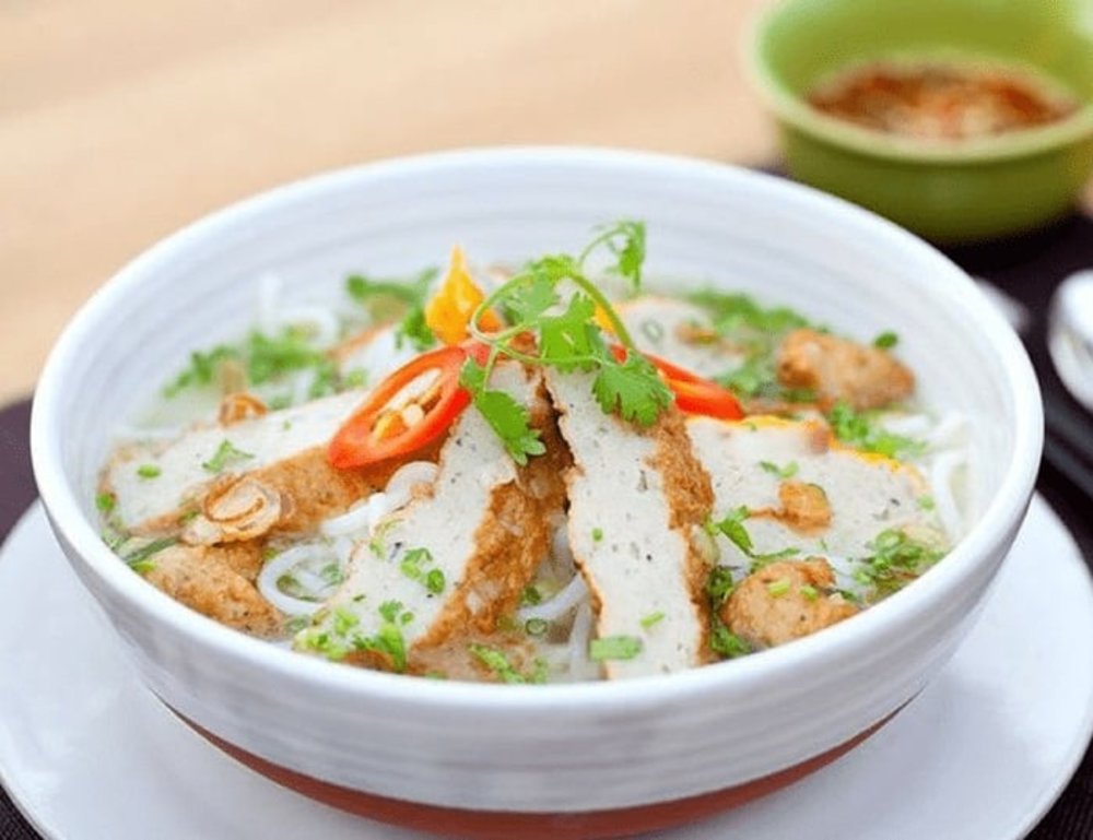 Thưởng Thức Bánh Canh Chả Cá - "Vị Biển" Đầu Tiên