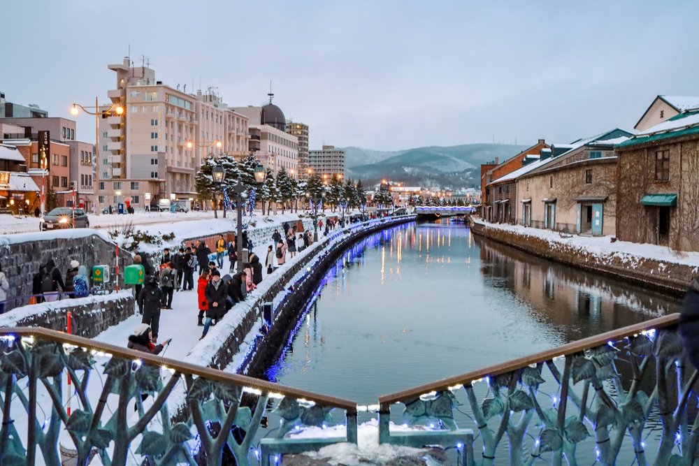 มุมถ่ายรูปยอดนิยมบนสะพานมองเห็นคลองโอตารุ