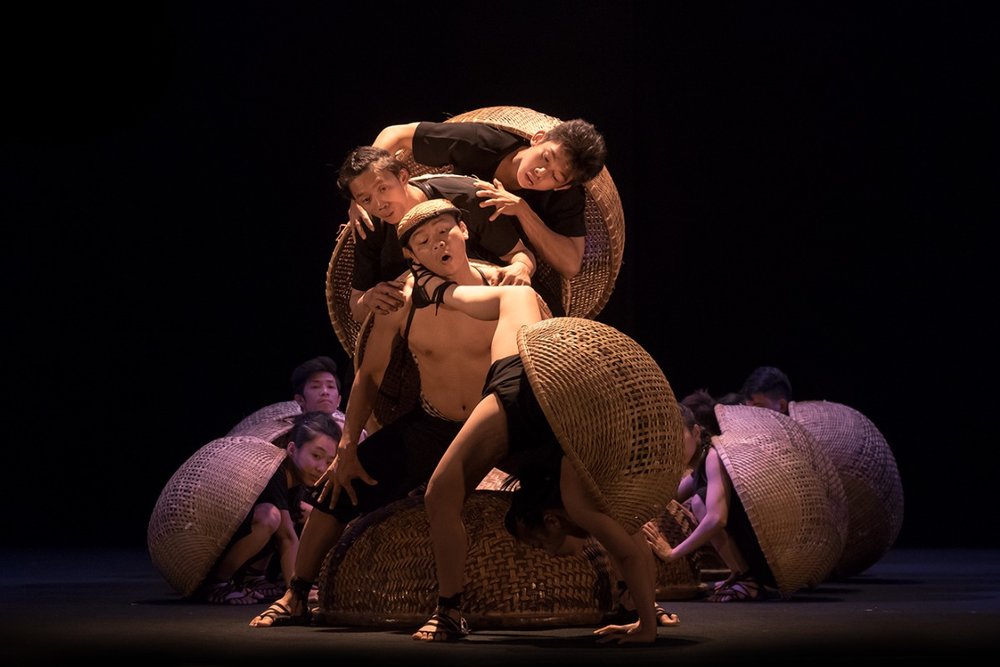 Xem Show À Ố - Trải Nghiệm Nghệ Thuật Đương Đại Đậm Chất Việt