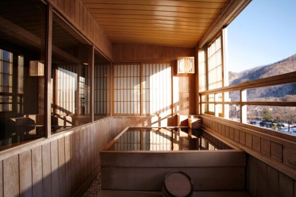 札幌國際滑雪場,定山溪翠山亭酒店