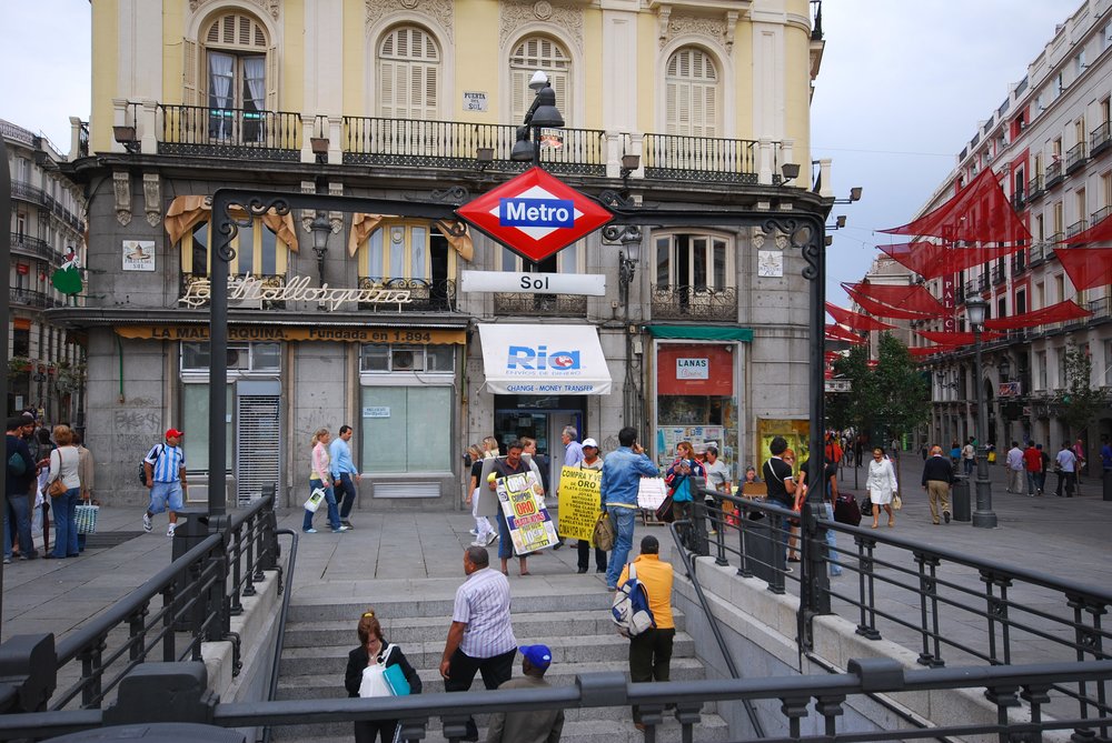 Street-level entrance to Sol station at the Puerta del Sol square / Credits: Eric Chan on Flickr