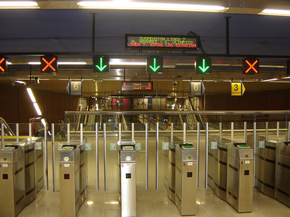 Madrid Metro ticket barriers / Credits: Ba-sr on Wikimedia Commons