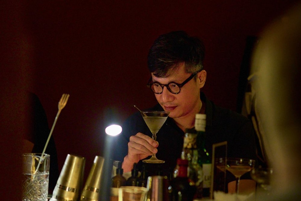  Can You Keep A Secret? Homebar - Hidden Bar Lý Tưởng Để Hẹn Hò