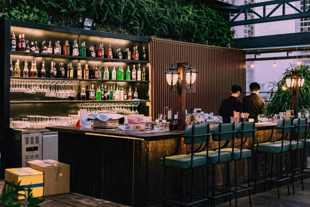 Moira Bar & Eatery - Ẩn Mình Trên Sân Thượng Cực Chill