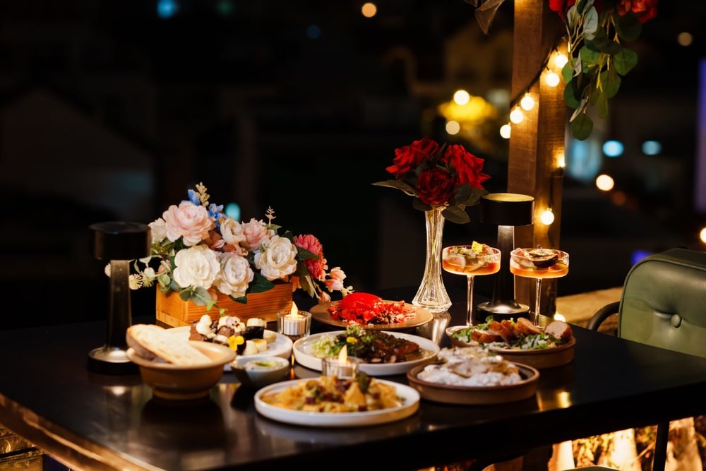 Moira Bar & Eatery - Ẩn Mình Trên Sân Thượng Cực Chill