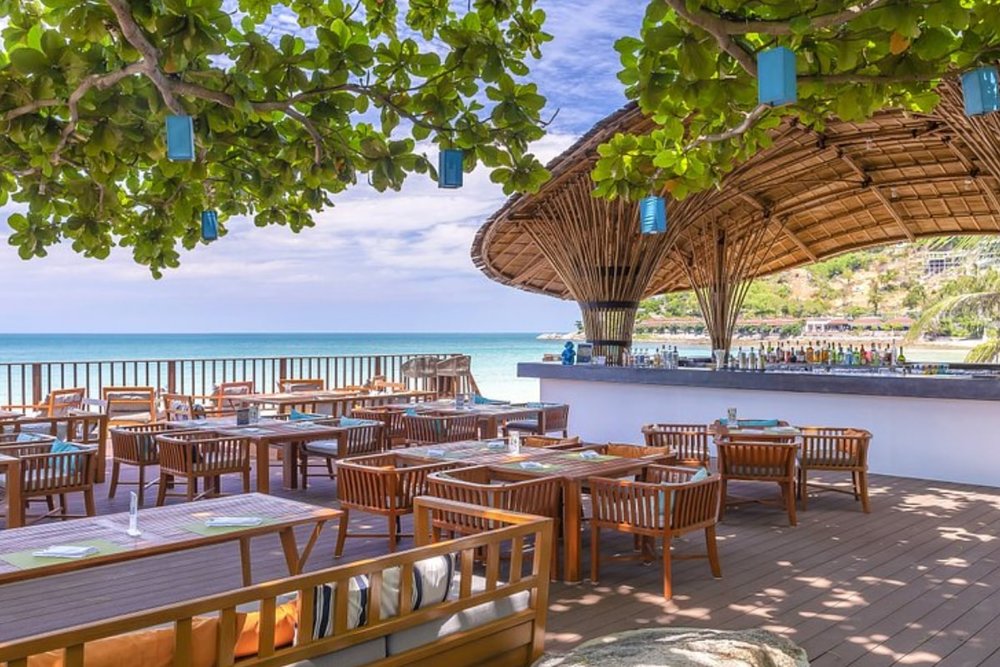 Blue Monkey Bar - Chạm Vibe Biển Theo Cách Trẻ Trung & Rất “Monkey”