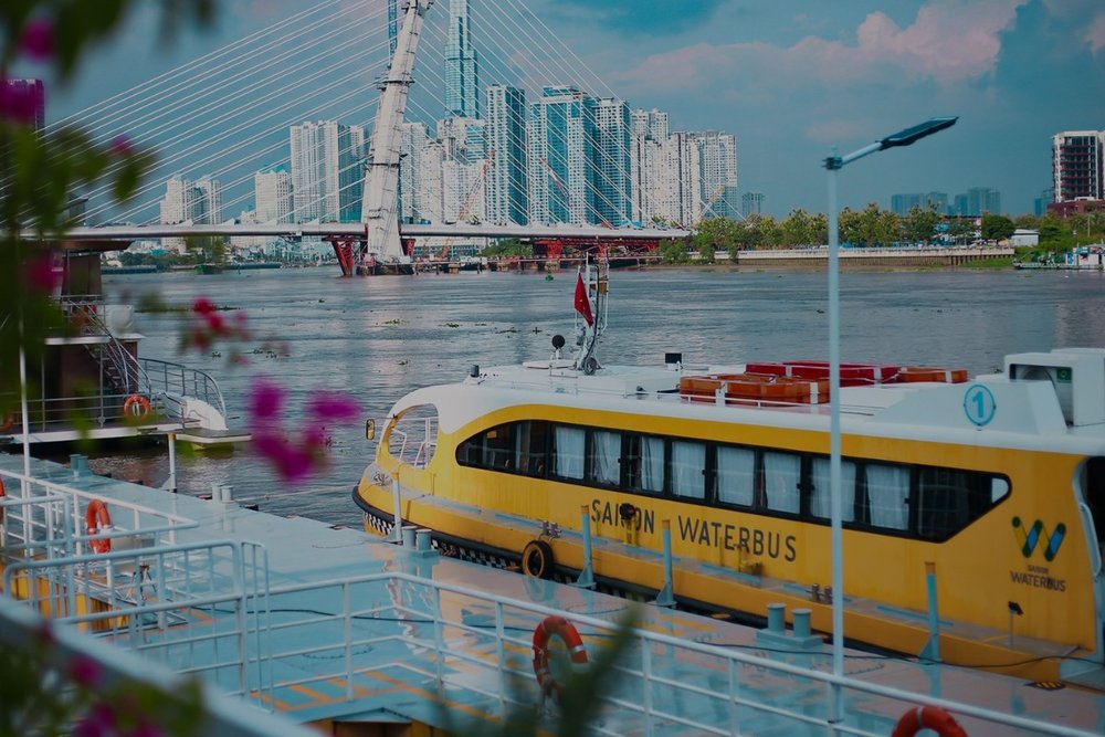 Trải Nghiệm Xe Buýt Trên Sông