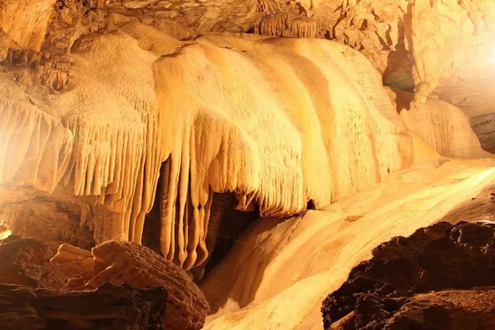 Khám Phá Hang Tả Phìn