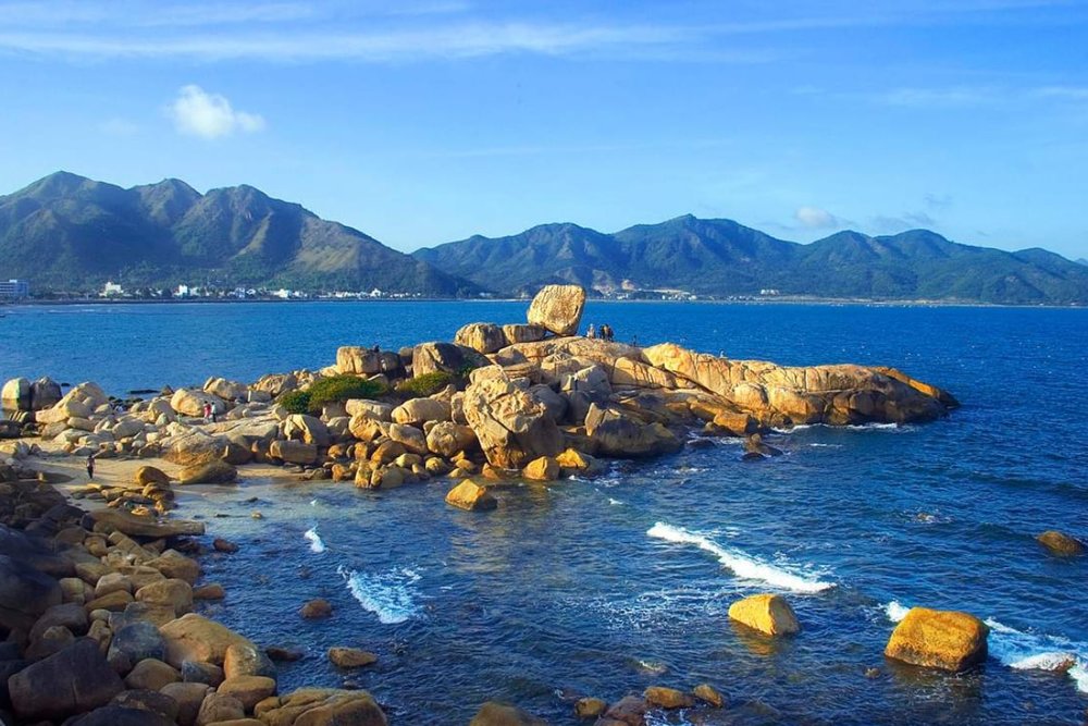 Di Chuyển Đến Hòn Chồng: Hành Trình Nhẹ Nhàng Thư Thái