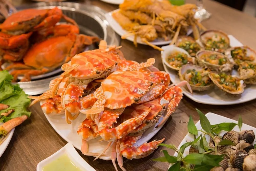 Ăn Gì Ở Hòn Chồng? Thưởng Thức Hải Sản Tươi Ngon và Đặc Sản Địa Phương