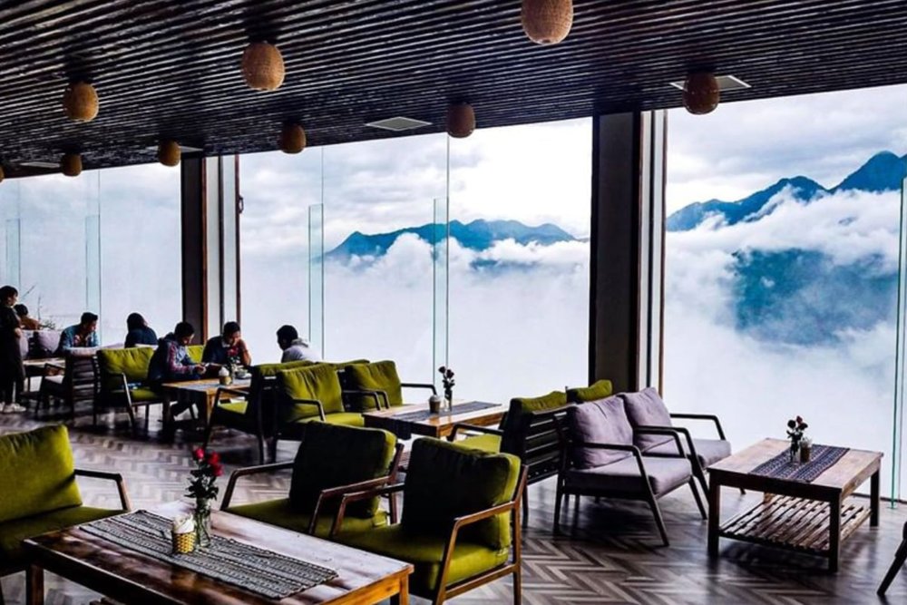 Viettrekking Coffee: “Ban Công” Ngắm Cảnh Lớn Nhất Sapa, Nơi Mây Sà Xuống Tận Tầm Mắt