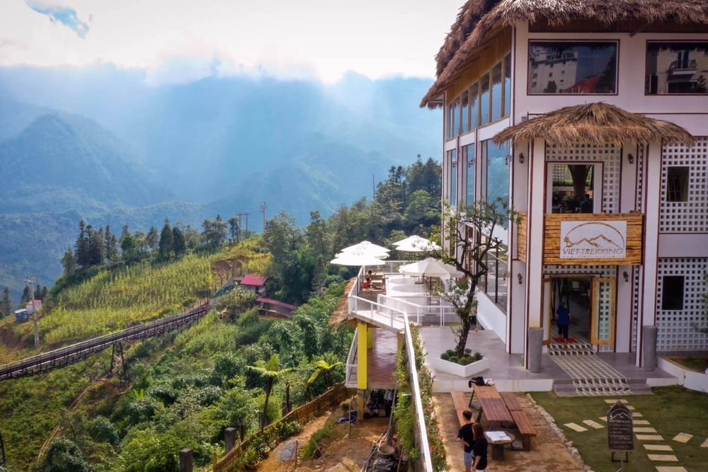 Viettrekking Coffee: “Ban Công” Ngắm Cảnh Lớn Nhất Sapa, Nơi Mây Sà Xuống Tận Tầm Mắt