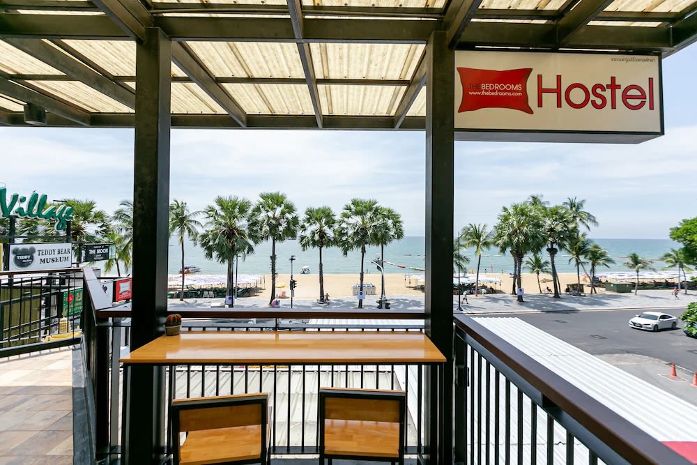 An easy walk to Pattaya Beach from The Bedrooms Hostel