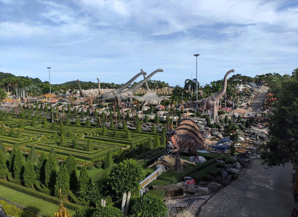 One of the themed areas in Nong Nooch Tropical Garden features dinosaurs. | Photo by Klook User Umeed *******