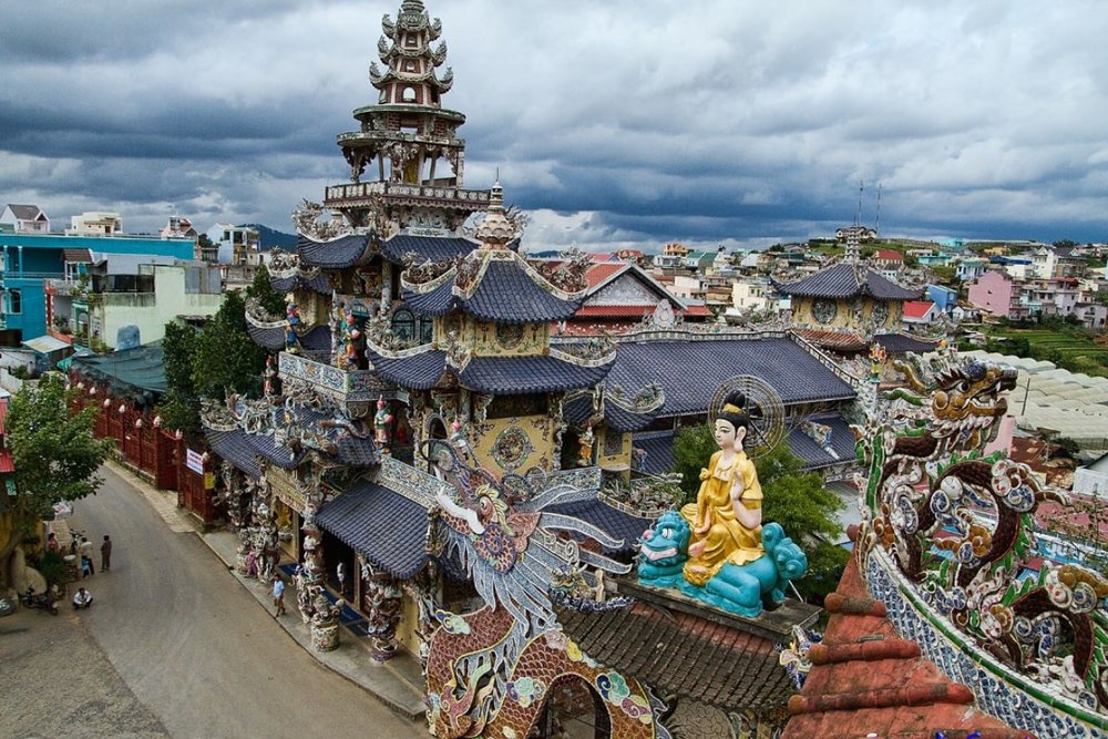 Trưa: Chiêm Bái Chùa Linh Phước (Chùa Ve Chai)