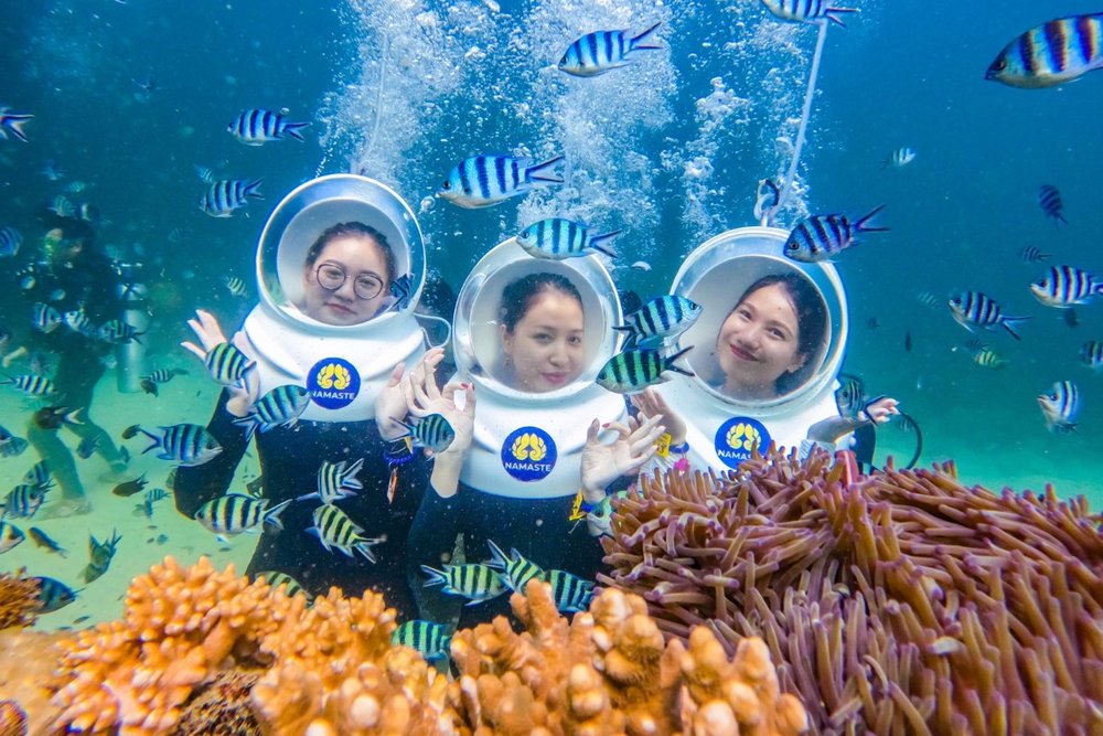Thử Thách Đi Bộ Dưới Biển Ở Công Viên San Hô Namaste