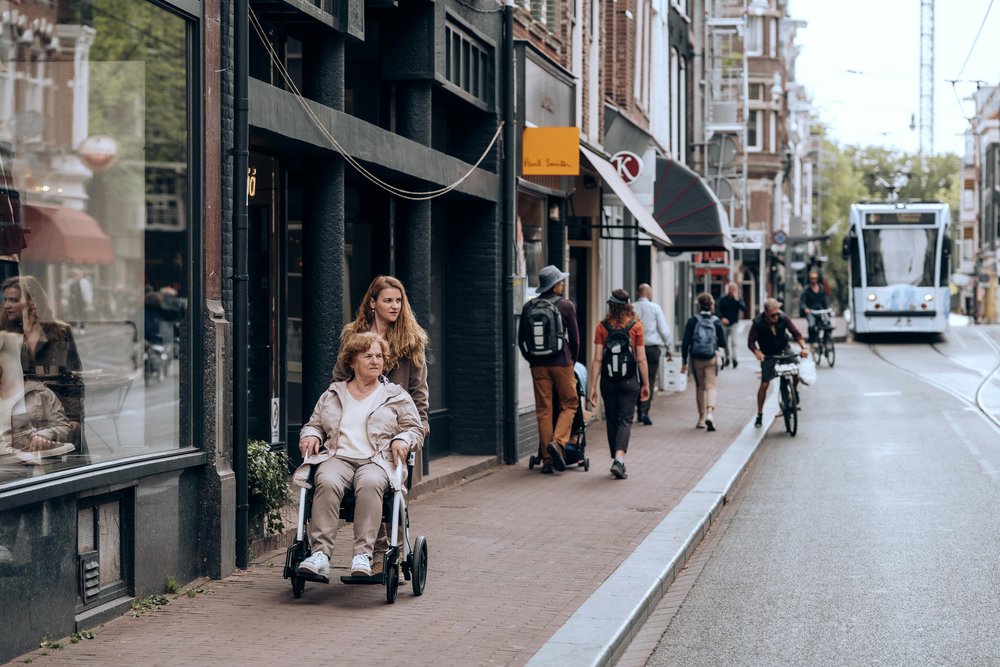 Amsterdam’s streets make it easier for everybody to enjoy the walk | Photo by Rollz International on Pexels
