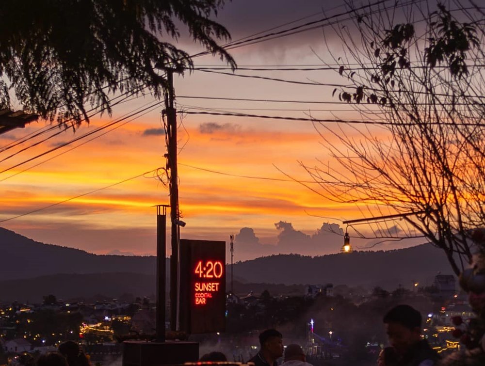 4:20 Sunset - Quán Bar Bao Trọn View Hoàng Hôn Đà Lạt 