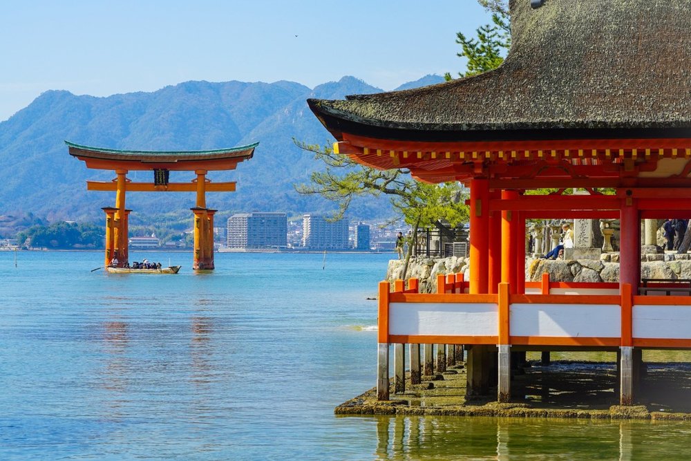 Buổi Chiều: Tham Quan Đền Itsukushima Trên Đảo Miyajima