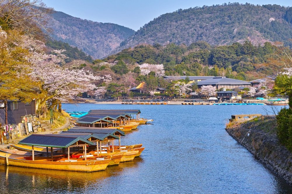 Arashiyama - Vẻ Đẹp Cổ Kính Bên Núi