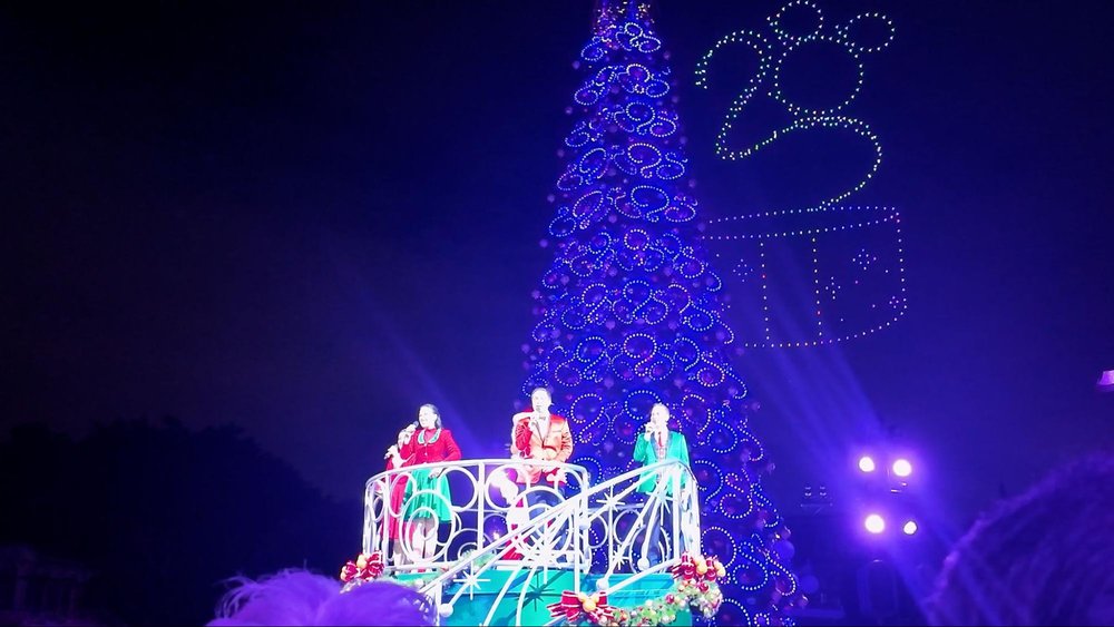 20周年の香港ディズニーランドのクリスマスへ！　ドローンショー