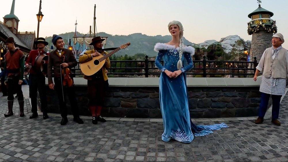 20周年の香港ディズニーランドのクリスマスへ！　ワールド・オブ・フローズン　エルサ