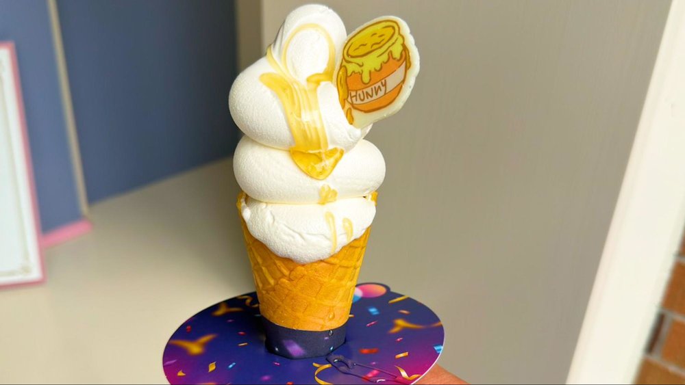 20周年の香港ディズニーランドのクリスマスへ！　クリスマス限定メニュー　ハニーソフトクリーム