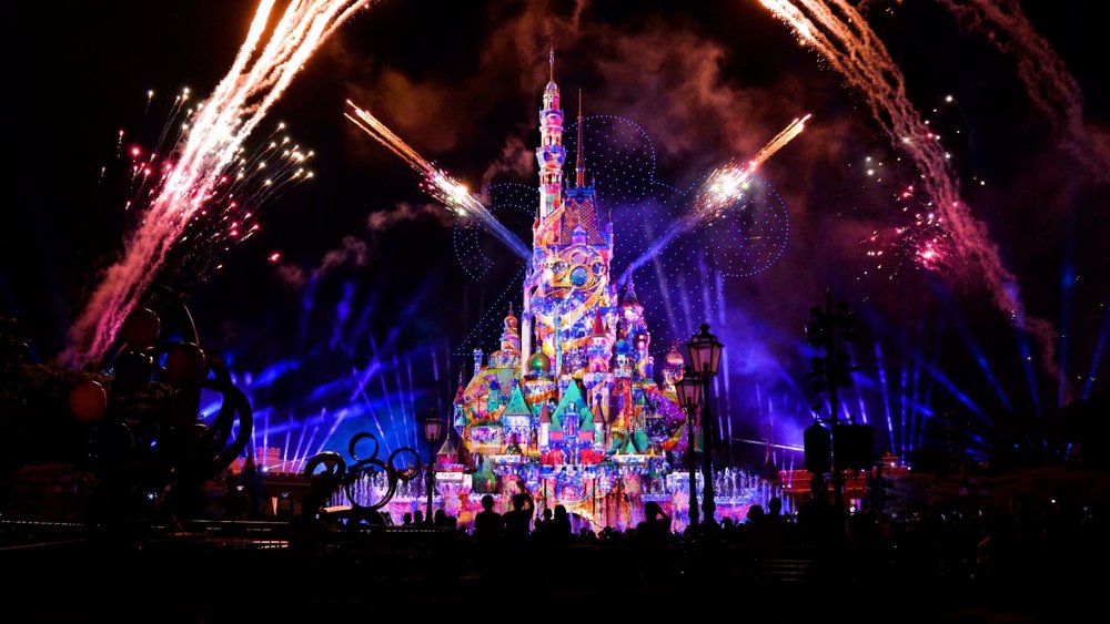 20周年の香港ディズニーランドのクリスマスへ！　モーメンタス：パーティー・イン・ナイト・スカイ　お城　花火