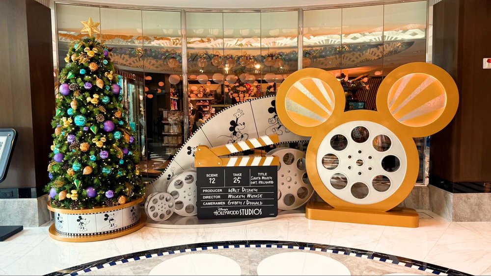 20周年の香港ディズニーランドのクリスマスへ！　ホテル　エントランス　ツリー