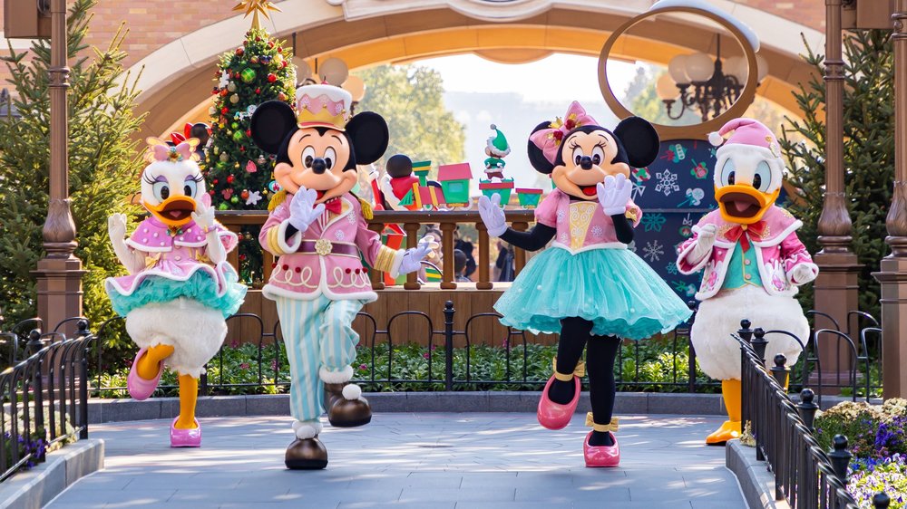 Shanghai Disneyland Christmas Swing