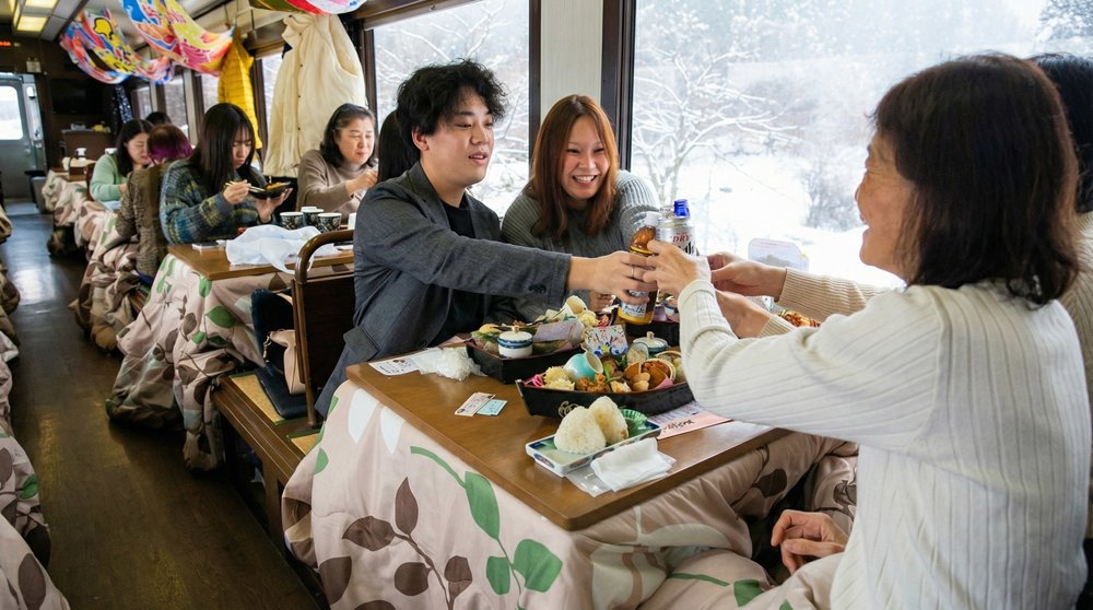 รถไฟโต๊ะอุ่นขา (Kotatsu Train), อิวาเตะ