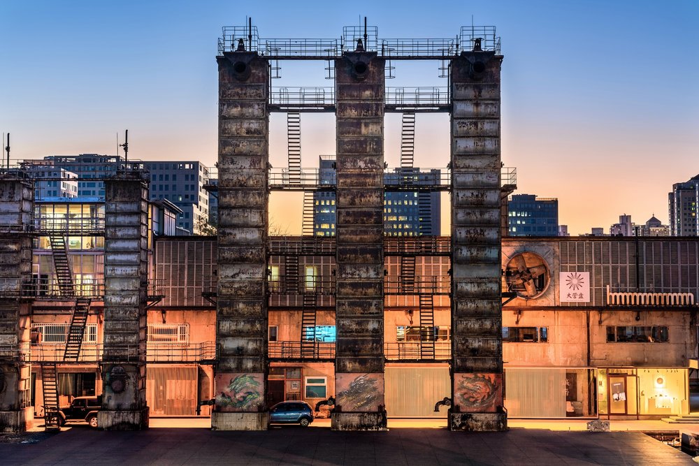 ย่าน 798 Art District ในกรุงปักกิ่ง ศูนย์รวมแกลเลอรีศิลปะร่วมสมัย ร้านคาเฟ่ และสตรีทอาร์ตสุดคูล