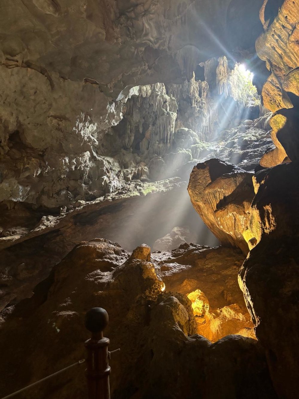 ハロン湾 行き方 鍾乳石