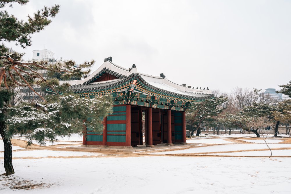 Cung Điện Deoksugung – Vẻ Đẹp Giao Thoa Giữa Cổ Điển Và Hiện Đại