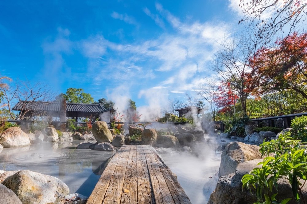 Sưởi Ấm Tâm Hồn Giữa Làn Khói Trắng Mờ Ảo Của Phố Cảng Beppu