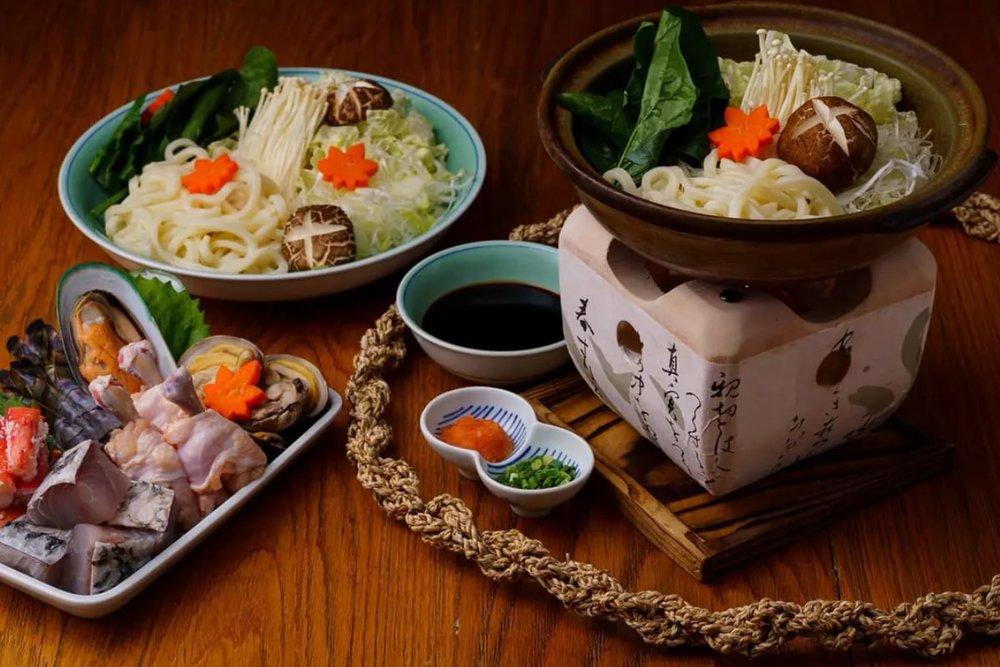 Ẩm Thực Mùa Đông Nhật Bản: Hương Vị Ấm Áp Vỗ Về Tâm Hồn