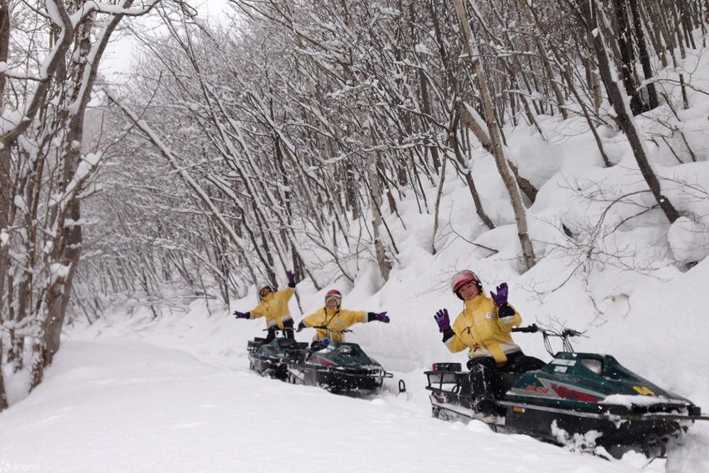 Chinh Phục Đường Đua Tuyết: Trải Nghiệm Xe Mô Tô Tại Sapporo