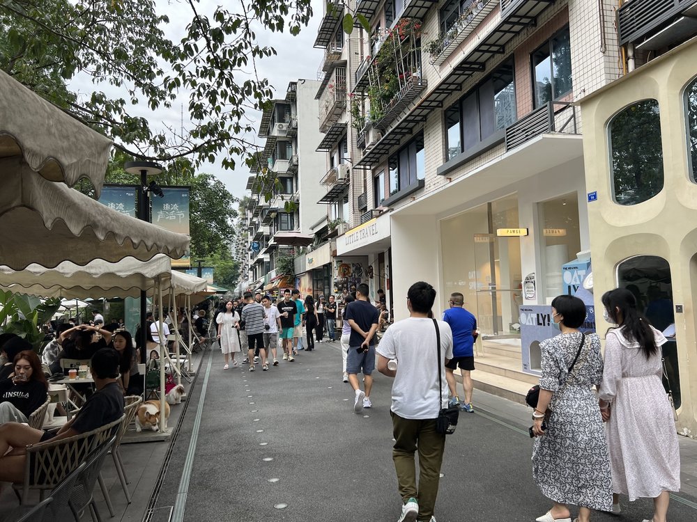 Phố Vọng Bình (Wangping Street) – Thiên Đường Của Giới Trẻ & Foodies