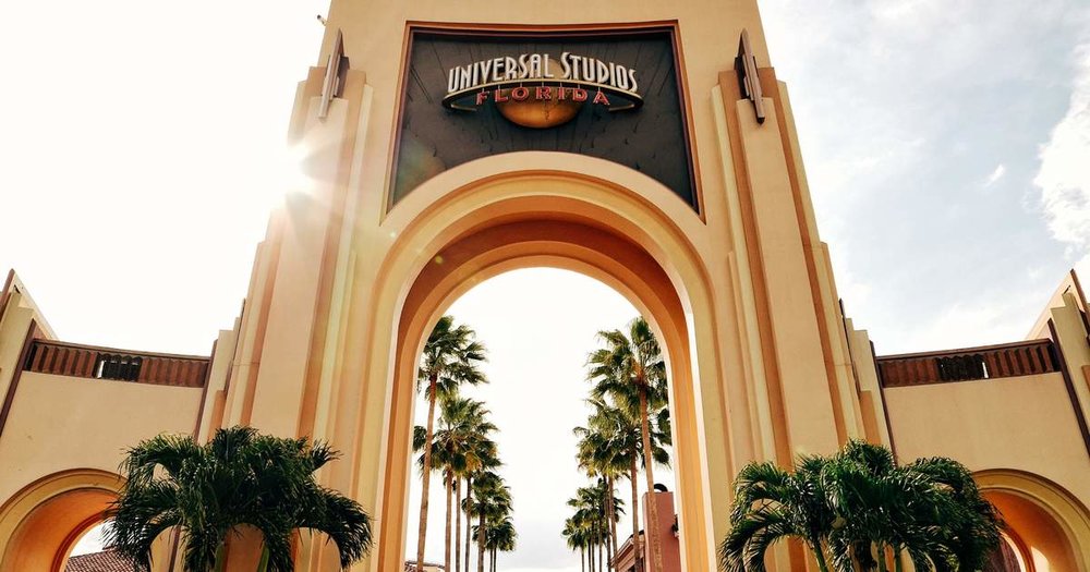Archway entrance to Universal Studios Florida 