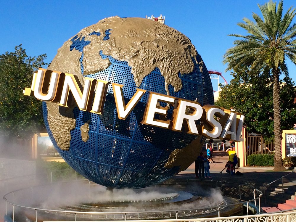 The iconic globe fountain at Universal Studios, Orlando / Photo Credits: Studio Sarah Lou on Flickr