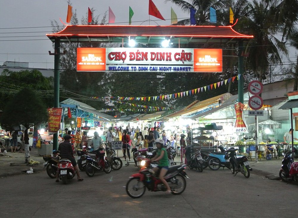 An ark showing the entrance of Phu Quoc night market.