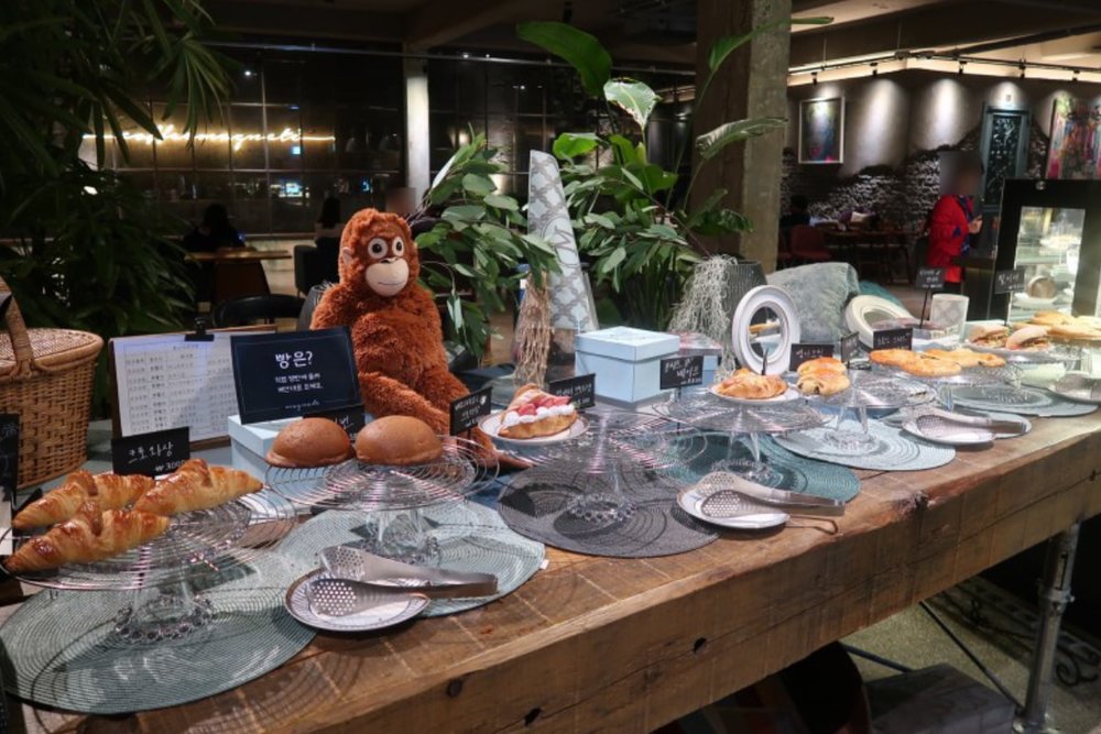 Buổi Sáng - Ghé Quán Cafe The Min’s - Không Gian Của Idol & Fan