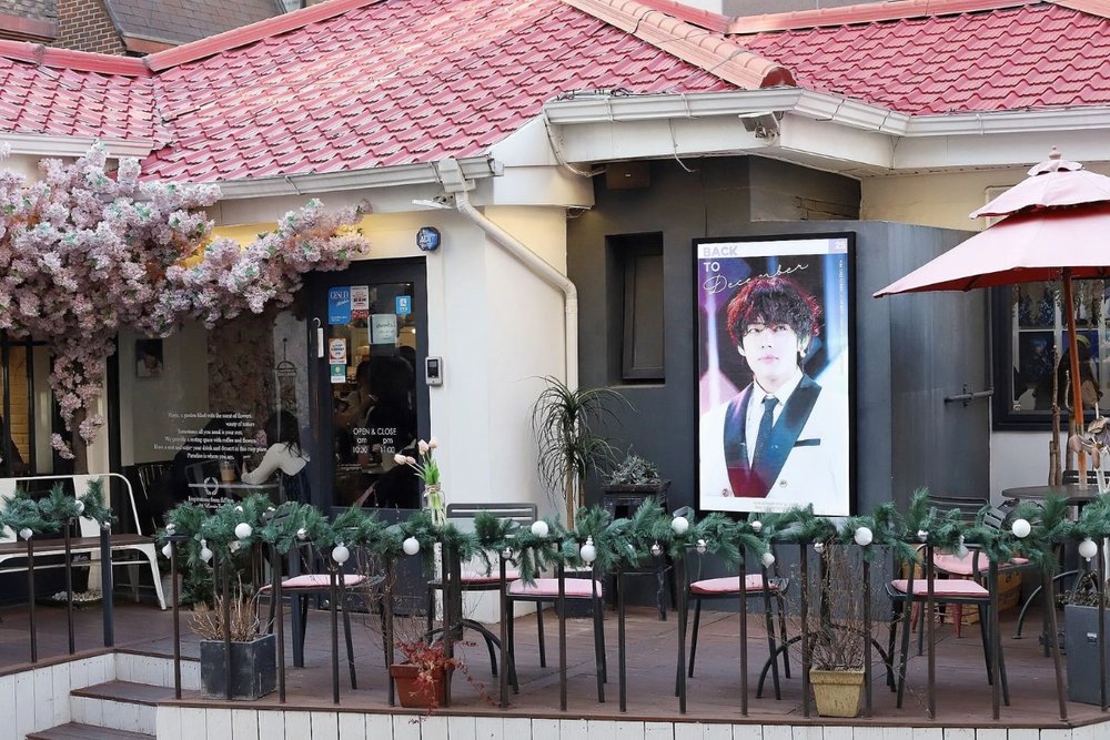 Buổi Chiều - Khám Phá Cafe Chủ Đề Idol - Âm Nhạc & Không Gian Fandom