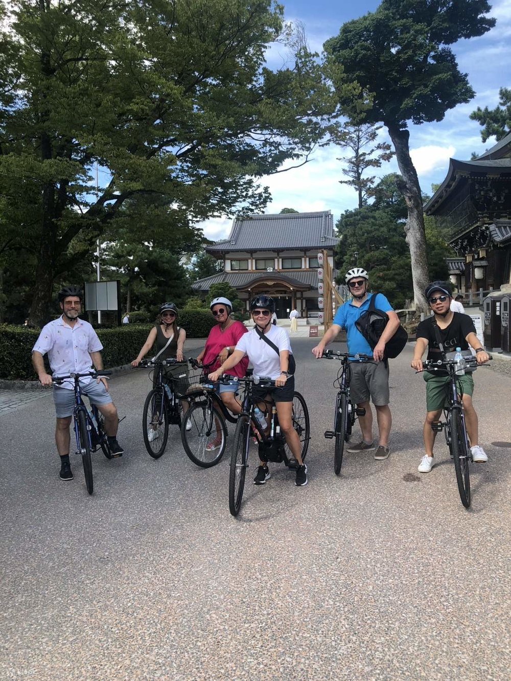 Explore Kyoto on bike with friends and family
