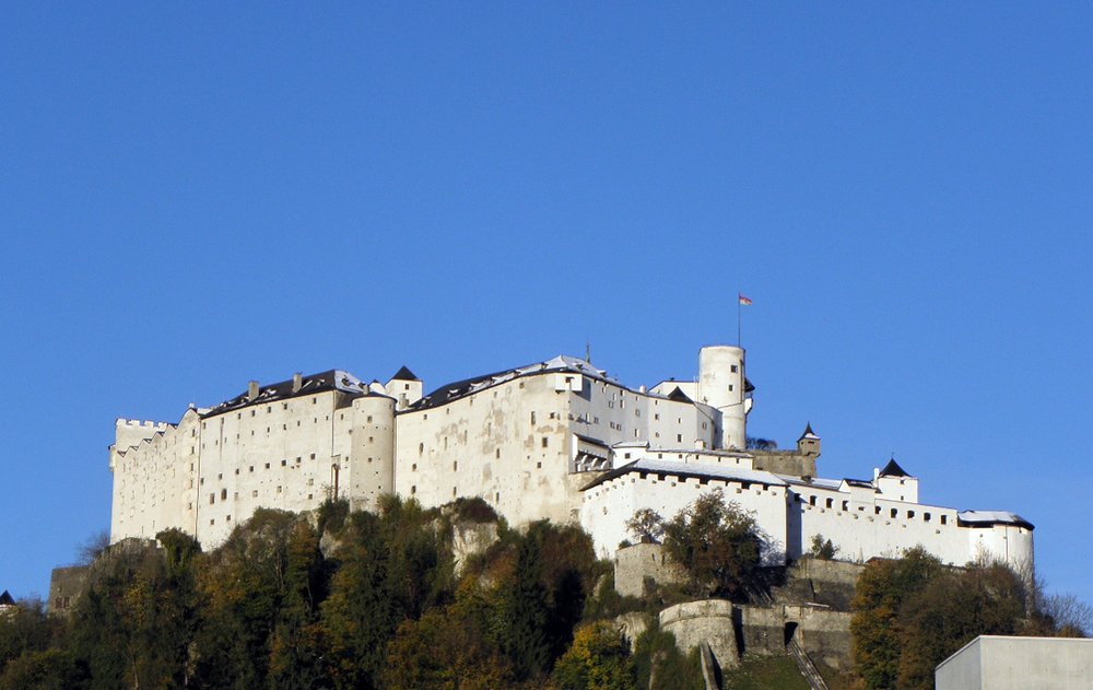 Buổi Sáng: Chinh Phục Pháo Đài Hohensalzburg & Ngắm Toàn Cảnh Thành Phố