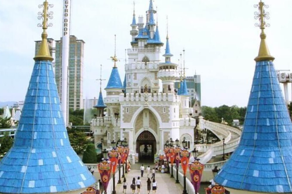 Cầu Gỗ Pastel - Góc Sống Ảo Ngọt Ngào